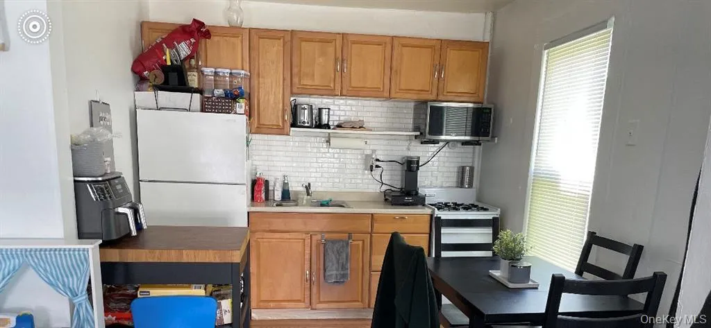 76 Benson Street, Haverstraw, NY, 1 Bedroom Bedrooms, 3 Rooms Rooms,1 BathroomBathrooms,Residential Lease,For Rent,Benson,0,1008057 76 Benson Street, Haverstraw, NY, 1 Bedroom Bedrooms, 3 Rooms Rooms,1 BathroomBathrooms,Residential Lease,For Rent,Benson,0,1008057