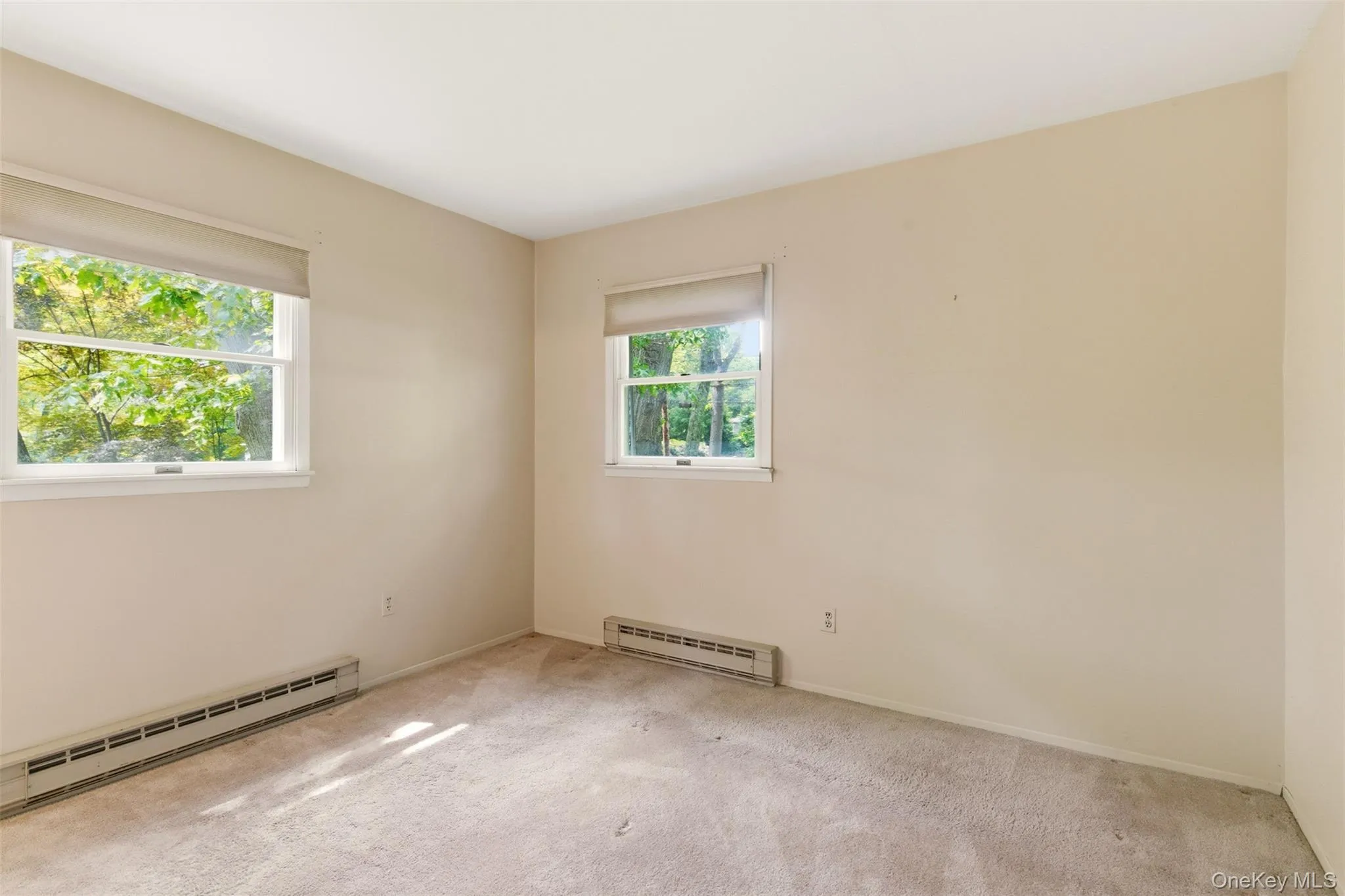 Bedroom/Sitting Room Bedroom/Sitting Room