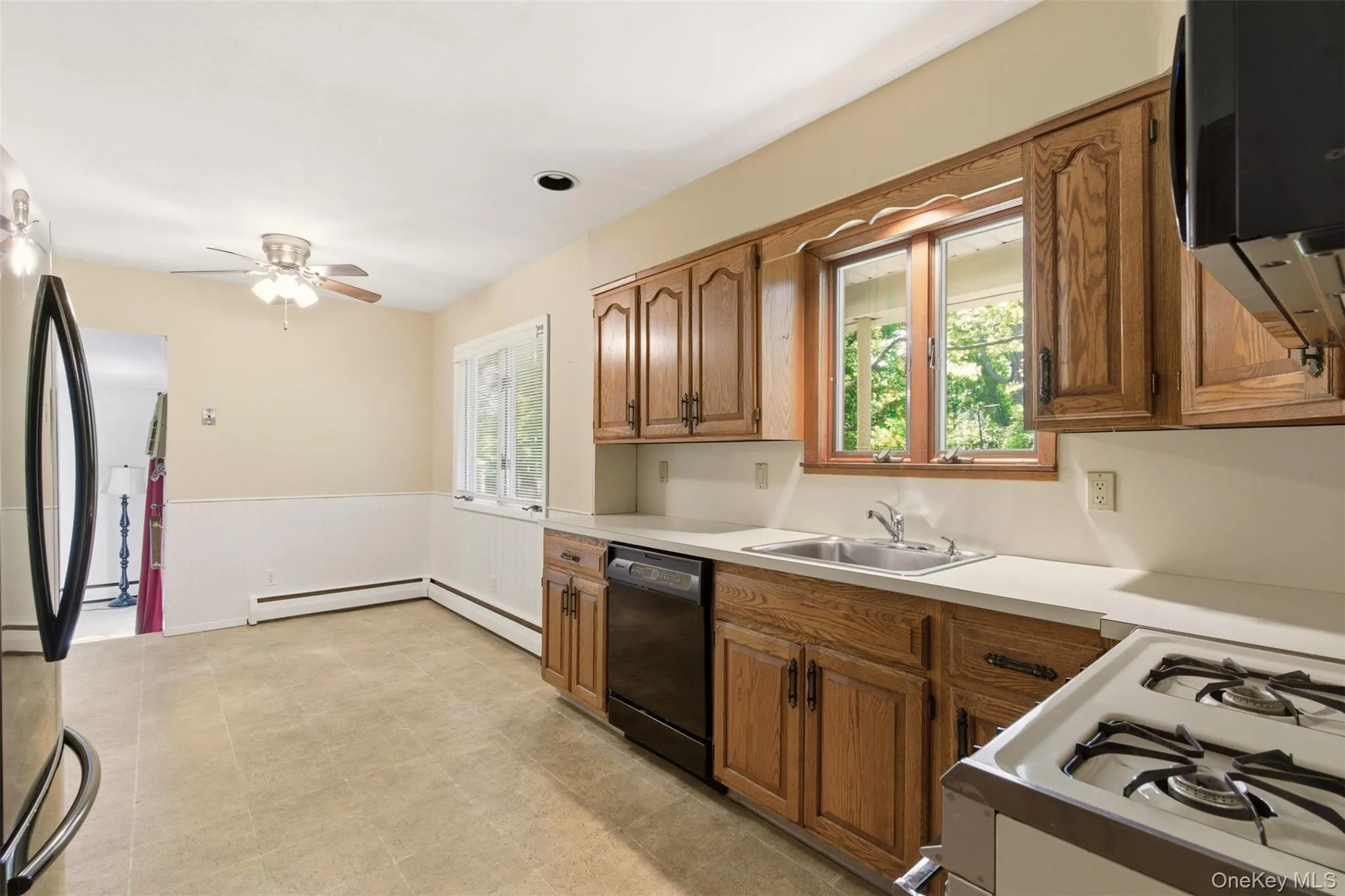 Spacious Eat In Kitchen Spacious Eat In Kitchen