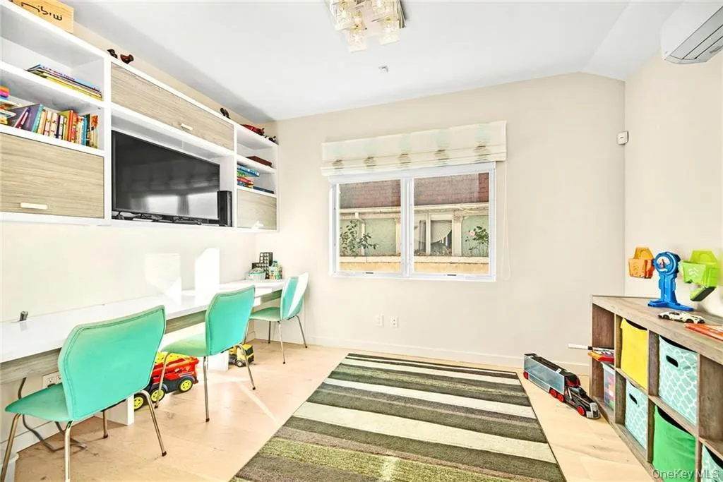 262 End Avenue, New York, NY, 6 Bedrooms Bedrooms, 10 Rooms Rooms,4 BathroomsBathrooms,Residential,For Rent,End,0,1008068 262 End Avenue, New York, NY, 6 Bedrooms Bedrooms, 10 Rooms Rooms,4 BathroomsBathrooms,Residential,For Rent,End,0,1008068