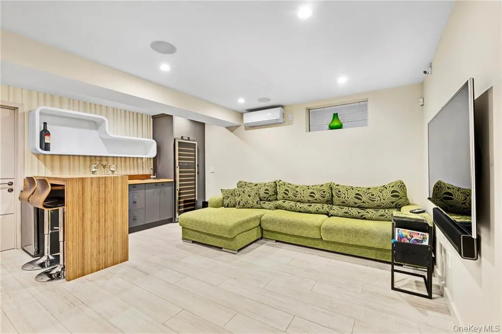 262 End Avenue, New York, NY, 6 Bedrooms Bedrooms, 10 Rooms Rooms,4 BathroomsBathrooms,Residential,For Rent,End,0,1008068 262 End Avenue, New York, NY, 6 Bedrooms Bedrooms, 10 Rooms Rooms,4 BathroomsBathrooms,Residential,For Rent,End,0,1008068