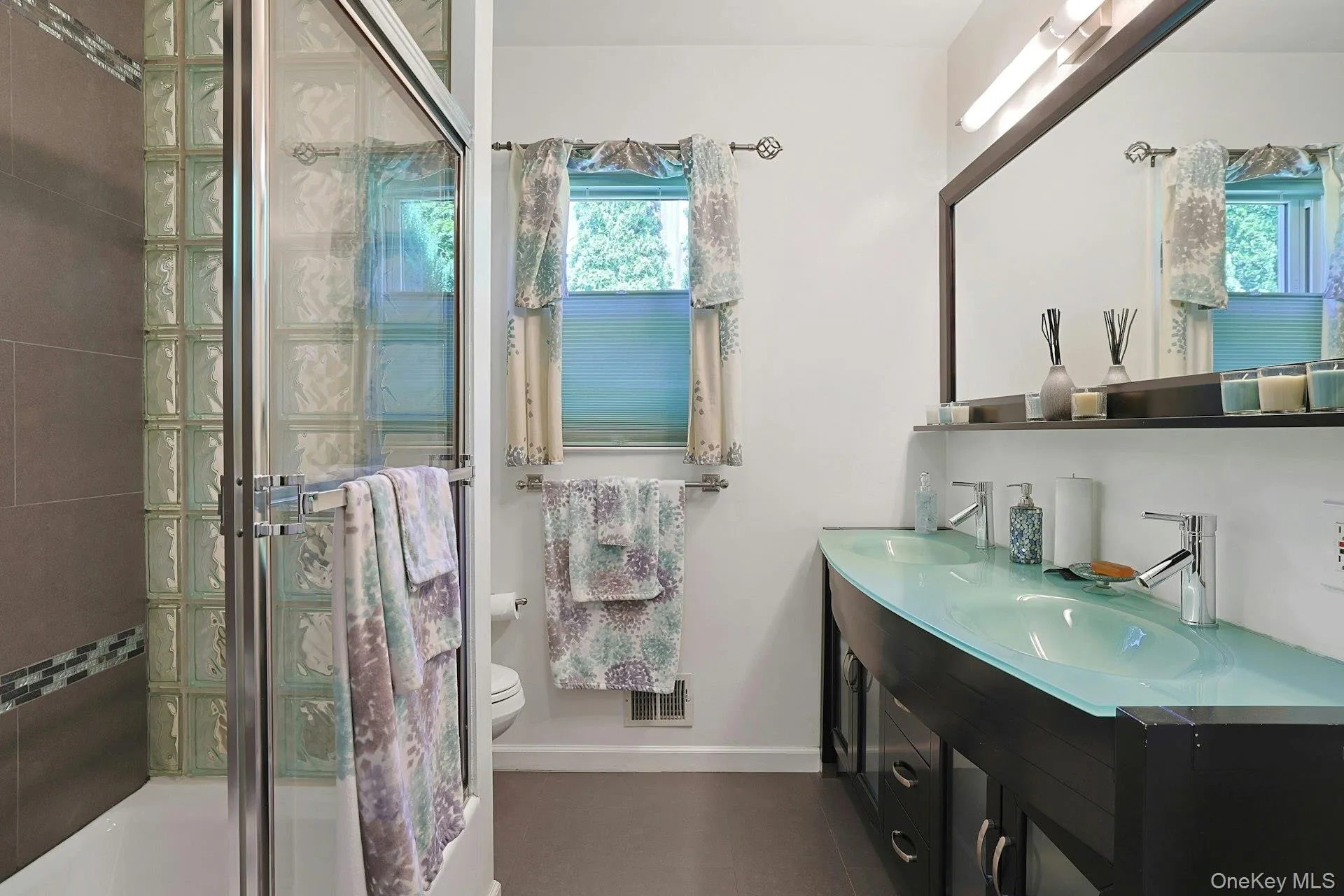 21 Soundview Drive, Eastchester, NY, 5 Bedrooms Bedrooms, 9 Rooms Rooms,3 BathroomsBathrooms,Residential,For Rent,Soundview,0,1008079 21 Soundview Drive, Eastchester, NY, 5 Bedrooms Bedrooms, 9 Rooms Rooms,3 BathroomsBathrooms,Residential,For Rent,Soundview,0,1008079