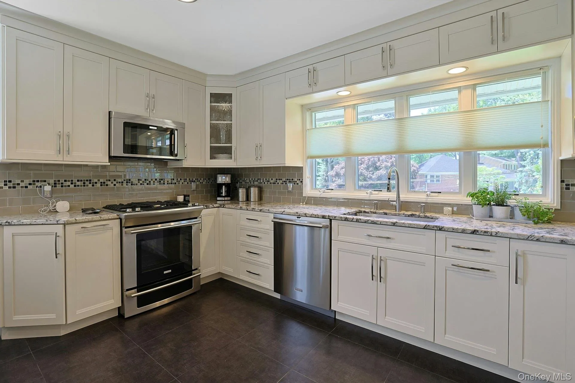 21 Soundview Drive, Eastchester, NY, 5 Bedrooms Bedrooms, 9 Rooms Rooms,3 BathroomsBathrooms,Residential,For Rent,Soundview,0,1008079 21 Soundview Drive, Eastchester, NY, 5 Bedrooms Bedrooms, 9 Rooms Rooms,3 BathroomsBathrooms,Residential,For Rent,Soundview,0,1008079