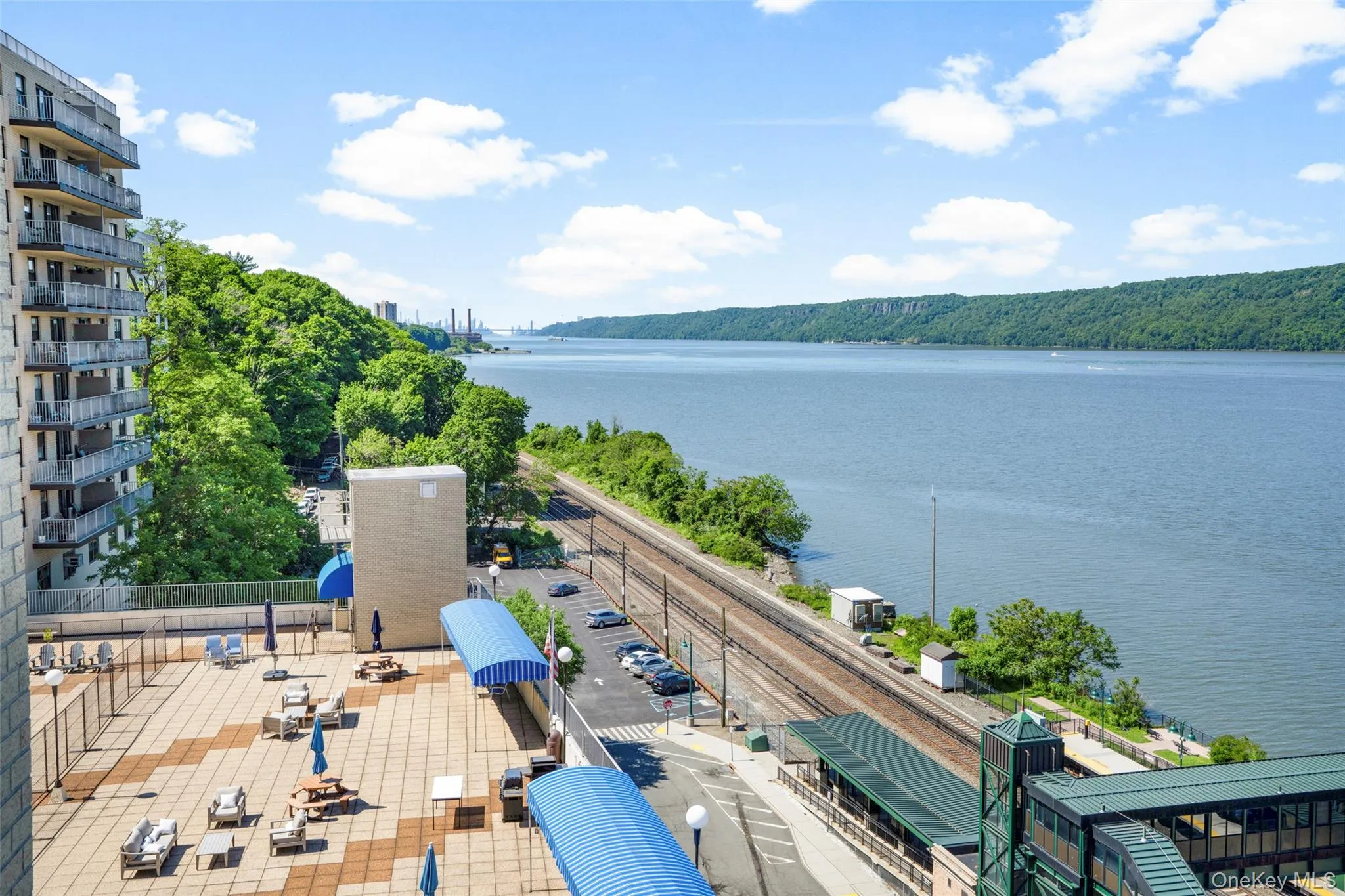 1085 Warburton Avenue, Yonkers, NY, 3 Bedrooms Bedrooms, 6 Rooms Rooms,2 BathroomsBathrooms,Residential,For Rent,Warburton,0,1008087 1085 Warburton Avenue, Yonkers, NY, 3 Bedrooms Bedrooms, 6 Rooms Rooms,2 BathroomsBathrooms,Residential,For Rent,Warburton,0,1008087