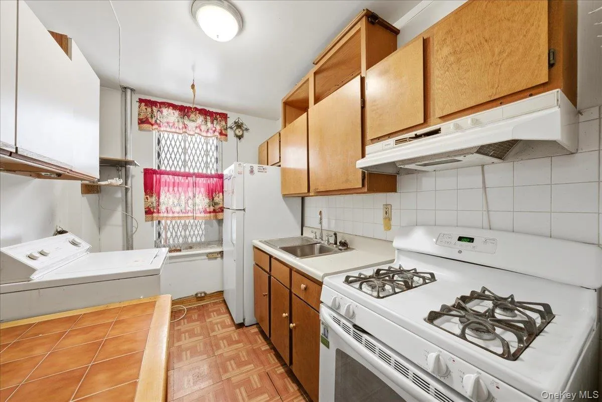 1200 Woodycrest Avenue, New York, NY, 2 Bedrooms Bedrooms, 5 Rooms Rooms,1 BathroomBathrooms,Residential,For Rent,Woodycrest,0,1008090 1200 Woodycrest Avenue, New York, NY, 2 Bedrooms Bedrooms, 5 Rooms Rooms,1 BathroomBathrooms,Residential,For Rent,Woodycrest,0,1008090