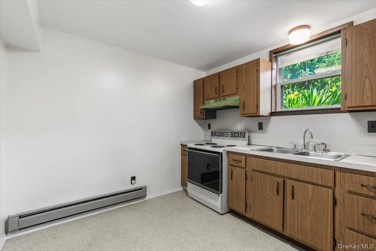An efficient kitchen layout designed for everyday cooking and casual living. An efficient kitchen layout designed for everyday cooking and casual living.