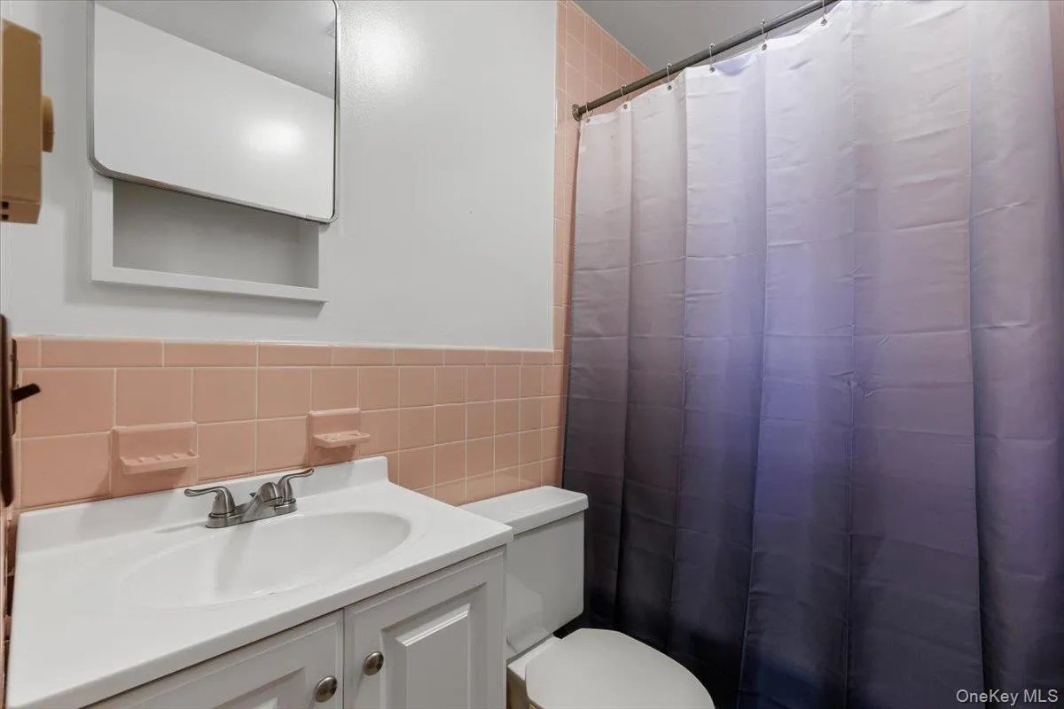 A clean and functional full bath with tub/shower combination. A clean and functional full bath with tub/shower combination.