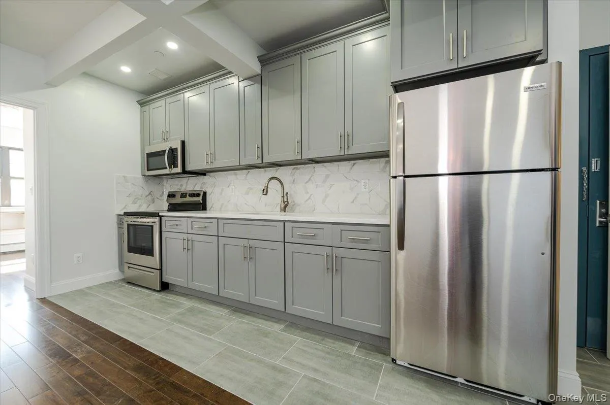 2115 Burr Avenue, New York, NY, 2 Rooms Rooms,1 BathroomBathrooms,Residential Lease,For Rent,Burr,0,1008099 2115 Burr Avenue, New York, NY, 2 Rooms Rooms,1 BathroomBathrooms,Residential Lease,For Rent,Burr,0,1008099