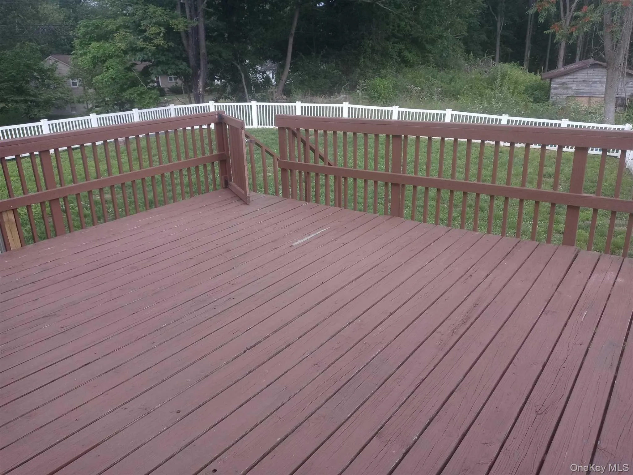 Large deck to rear overlooks large, fenced yard Large deck to rear overlooks large, fenced yard