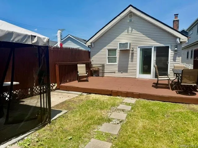106 7th Road, New York, NY, 3 Bedrooms Bedrooms, 5 Rooms Rooms,1 BathroomBathrooms,Residential,For Rent,7th,0,1008109 106 7th Road, New York, NY, 3 Bedrooms Bedrooms, 5 Rooms Rooms,1 BathroomBathrooms,Residential,For Rent,7th,0,1008109