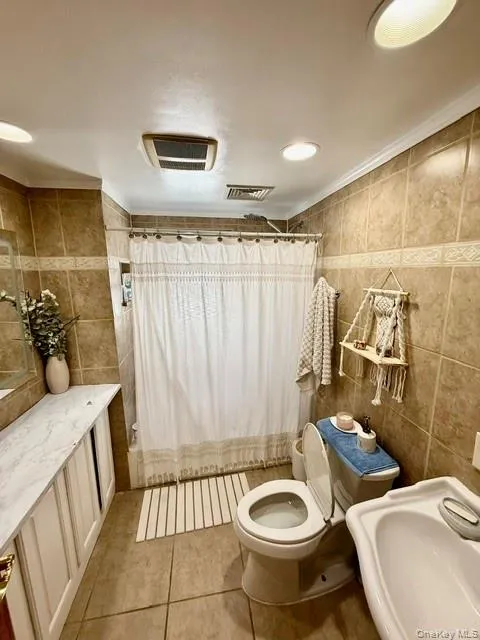 106 7th Road, New York, NY, 3 Bedrooms Bedrooms, 5 Rooms Rooms,1 BathroomBathrooms,Residential,For Rent,7th,0,1008109 106 7th Road, New York, NY, 3 Bedrooms Bedrooms, 5 Rooms Rooms,1 BathroomBathrooms,Residential,For Rent,7th,0,1008109