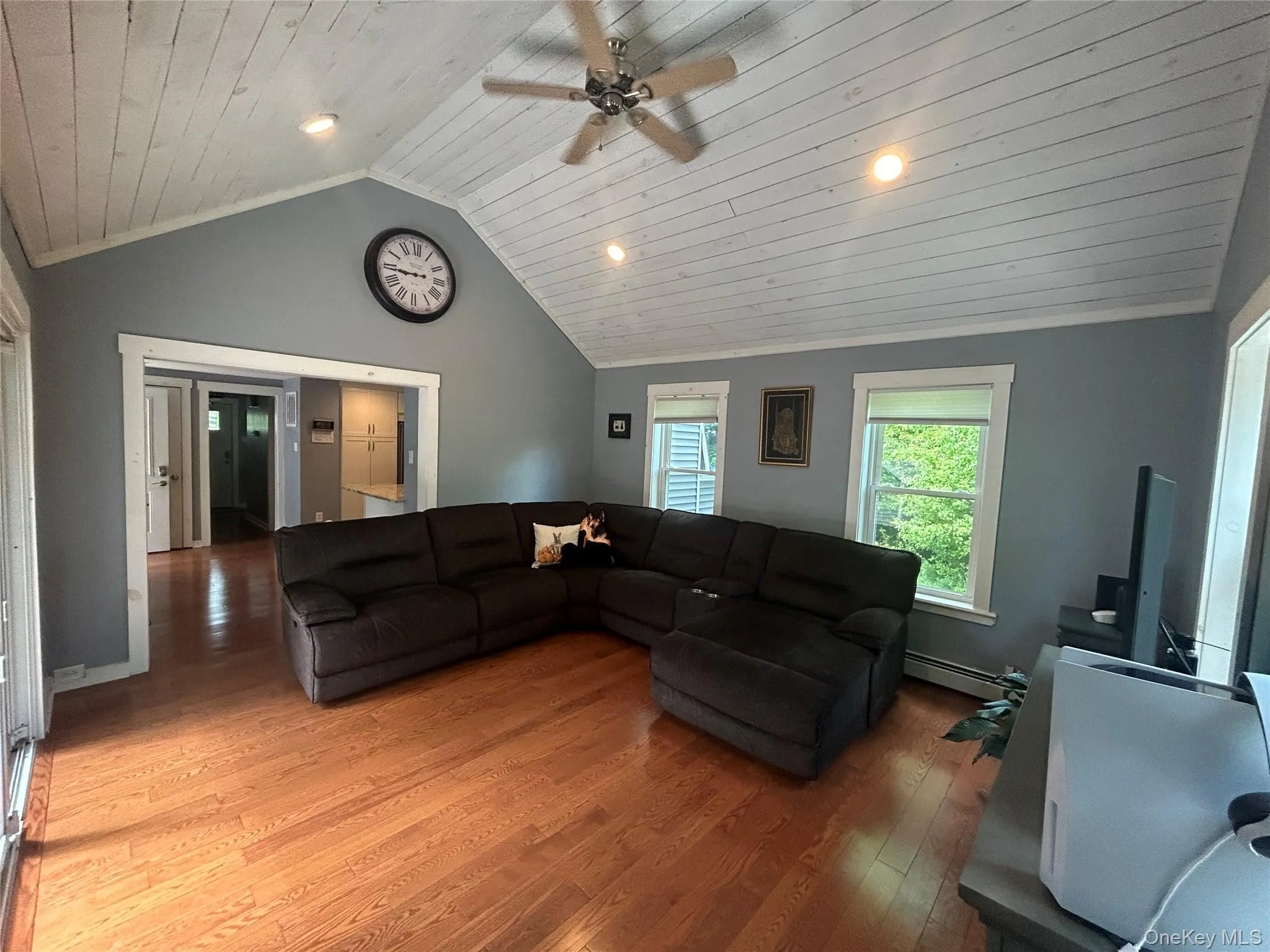 Great room/Den vaulted ceiling Great room/Den vaulted ceiling