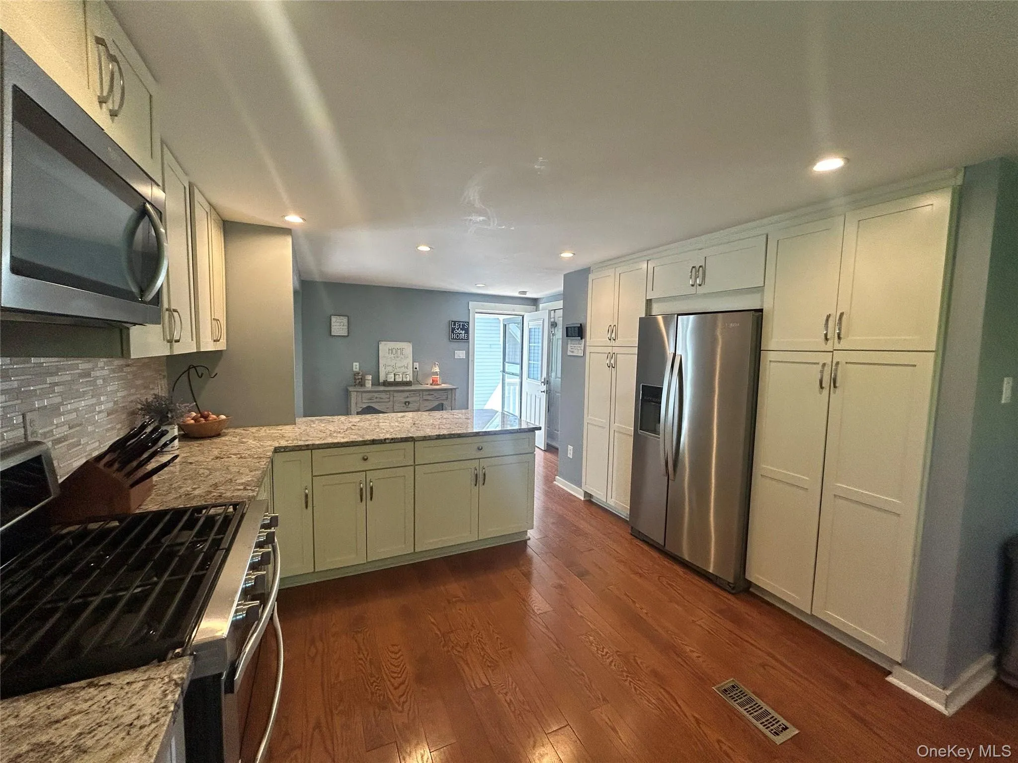 SS appliances/double pantries! SS appliances/double pantries!