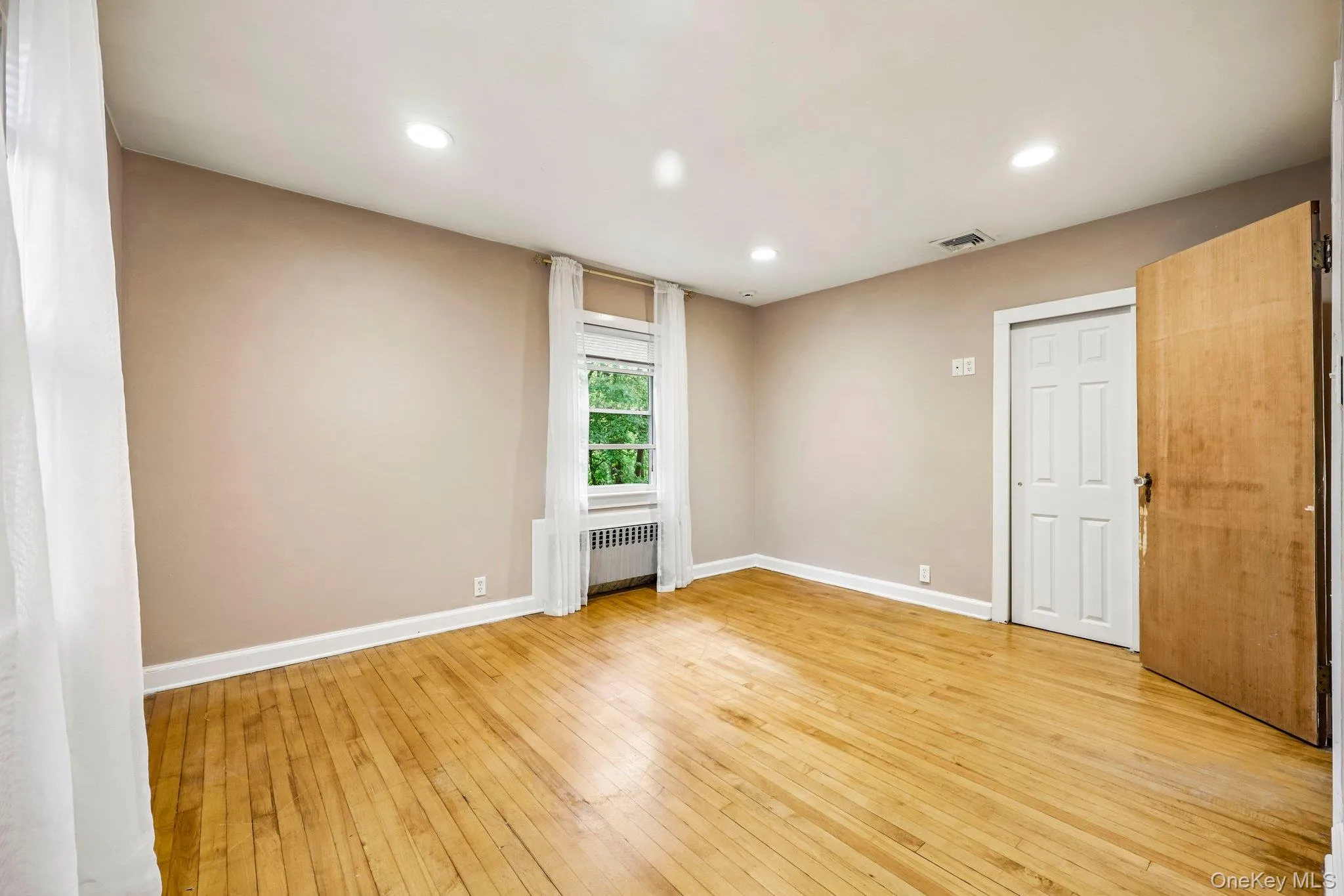 40 Timberpoint Drive, Huntington, NY, 4 Bedrooms Bedrooms, 9 Rooms Rooms,2 BathroomsBathrooms,Residential,For Rent,Timberpoint,0,1008114 40 Timberpoint Drive, Huntington, NY, 4 Bedrooms Bedrooms, 9 Rooms Rooms,2 BathroomsBathrooms,Residential,For Rent,Timberpoint,0,1008114