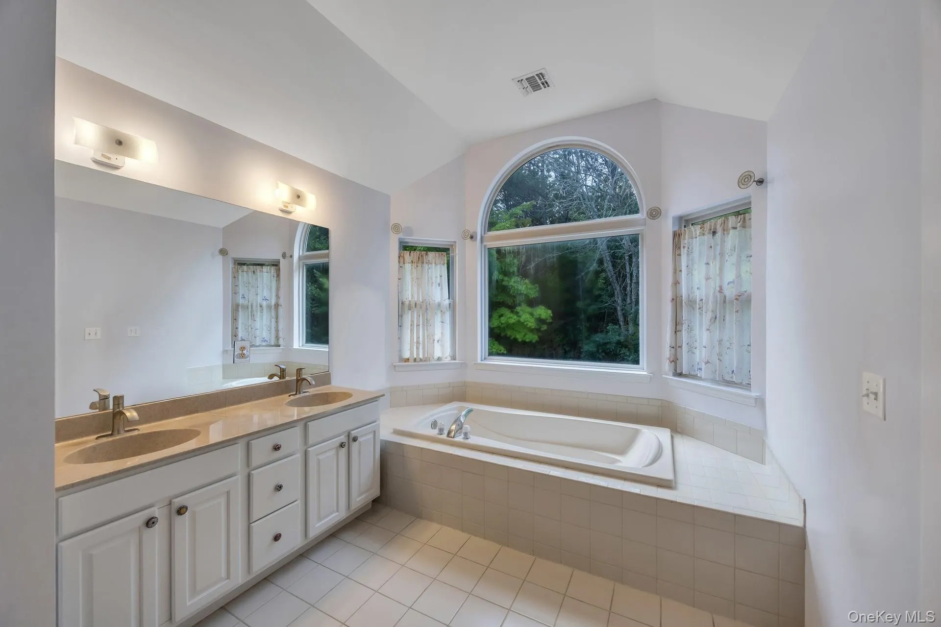33 Peachtree Court, Brookhaven, NY, 4 Bedrooms Bedrooms, 8 Rooms Rooms,2 BathroomsBathrooms,Residential,For Rent,Peachtree,0,1008124 33 Peachtree Court, Brookhaven, NY, 4 Bedrooms Bedrooms, 8 Rooms Rooms,2 BathroomsBathrooms,Residential,For Rent,Peachtree,0,1008124