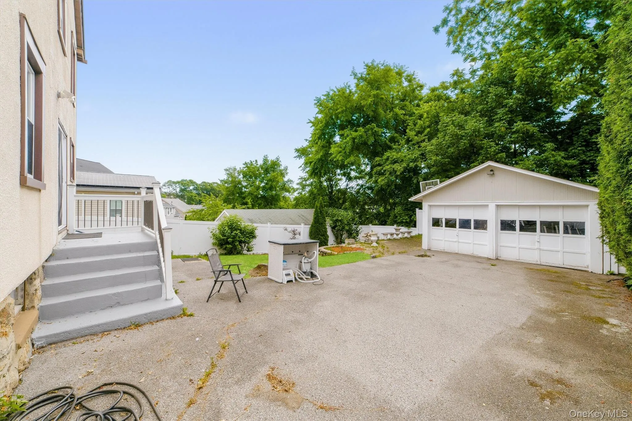 In addition to a generous Driveway, there is a two car driveway and entry to sliding glass doors in kitchen In addition to a generous Driveway, there is a two car driveway and entry to sliding glass doors in kitchen