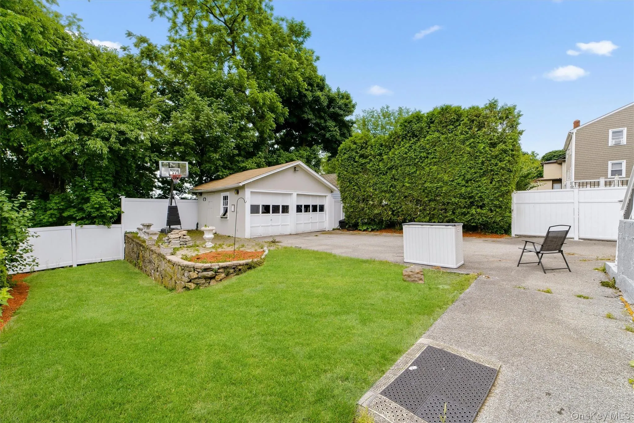 Backyard w/ space for BBQing and Entertaining Backyard w/ space for BBQing and Entertaining