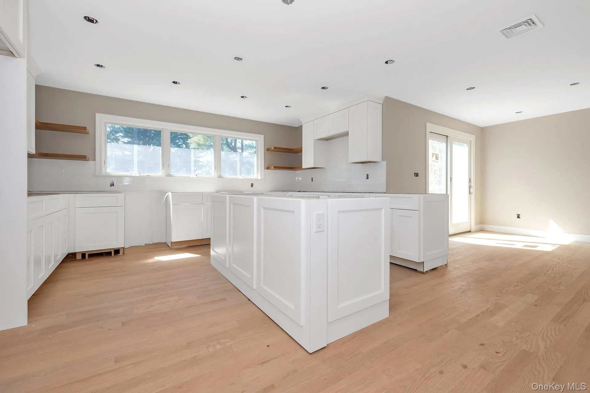 58 Marion Drive, New Rochelle, NY, 4 Bedrooms Bedrooms, 12 Rooms Rooms,3 BathroomsBathrooms,Residential Lease,For Rent,Marion,0,1008139 58 Marion Drive, New Rochelle, NY, 4 Bedrooms Bedrooms, 12 Rooms Rooms,3 BathroomsBathrooms,Residential Lease,For Rent,Marion,0,1008139