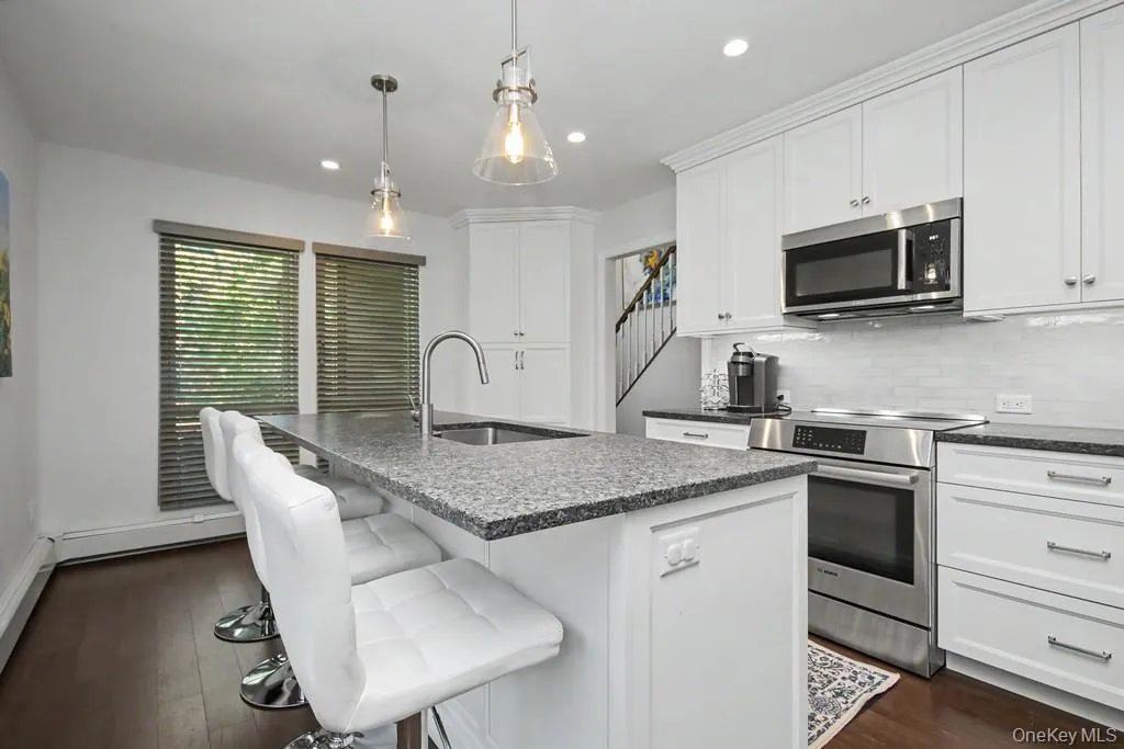 86 Woods Brooke Terrace, Ossining, NY, 2 Bedrooms Bedrooms, 7 Rooms Rooms,2 BathroomsBathrooms,Residential,For Rent,Woods Brooke,0,1008140 86 Woods Brooke Terrace, Ossining, NY, 2 Bedrooms Bedrooms, 7 Rooms Rooms,2 BathroomsBathrooms,Residential,For Rent,Woods Brooke,0,1008140