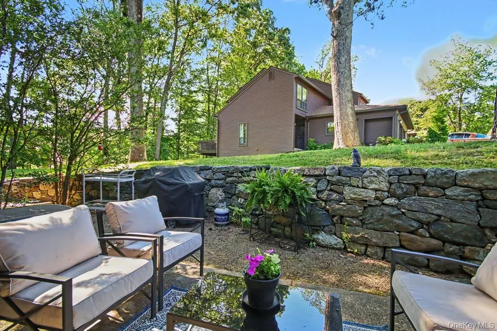 86 Woods Brooke Terrace, Ossining, NY, 2 Bedrooms Bedrooms, 7 Rooms Rooms,2 BathroomsBathrooms,Residential,For Rent,Woods Brooke,0,1008140 86 Woods Brooke Terrace, Ossining, NY, 2 Bedrooms Bedrooms, 7 Rooms Rooms,2 BathroomsBathrooms,Residential,For Rent,Woods Brooke,0,1008140