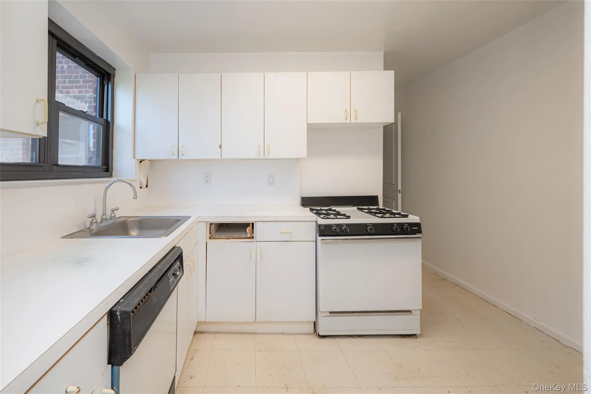 50 Brompton Road, North Hempstead, NY, 1 Bedroom Bedrooms, 4 Rooms Rooms,1 BathroomBathrooms,Residential,For Rent,Brompton,0,1008141 50 Brompton Road, North Hempstead, NY, 1 Bedroom Bedrooms, 4 Rooms Rooms,1 BathroomBathrooms,Residential,For Rent,Brompton,0,1008141