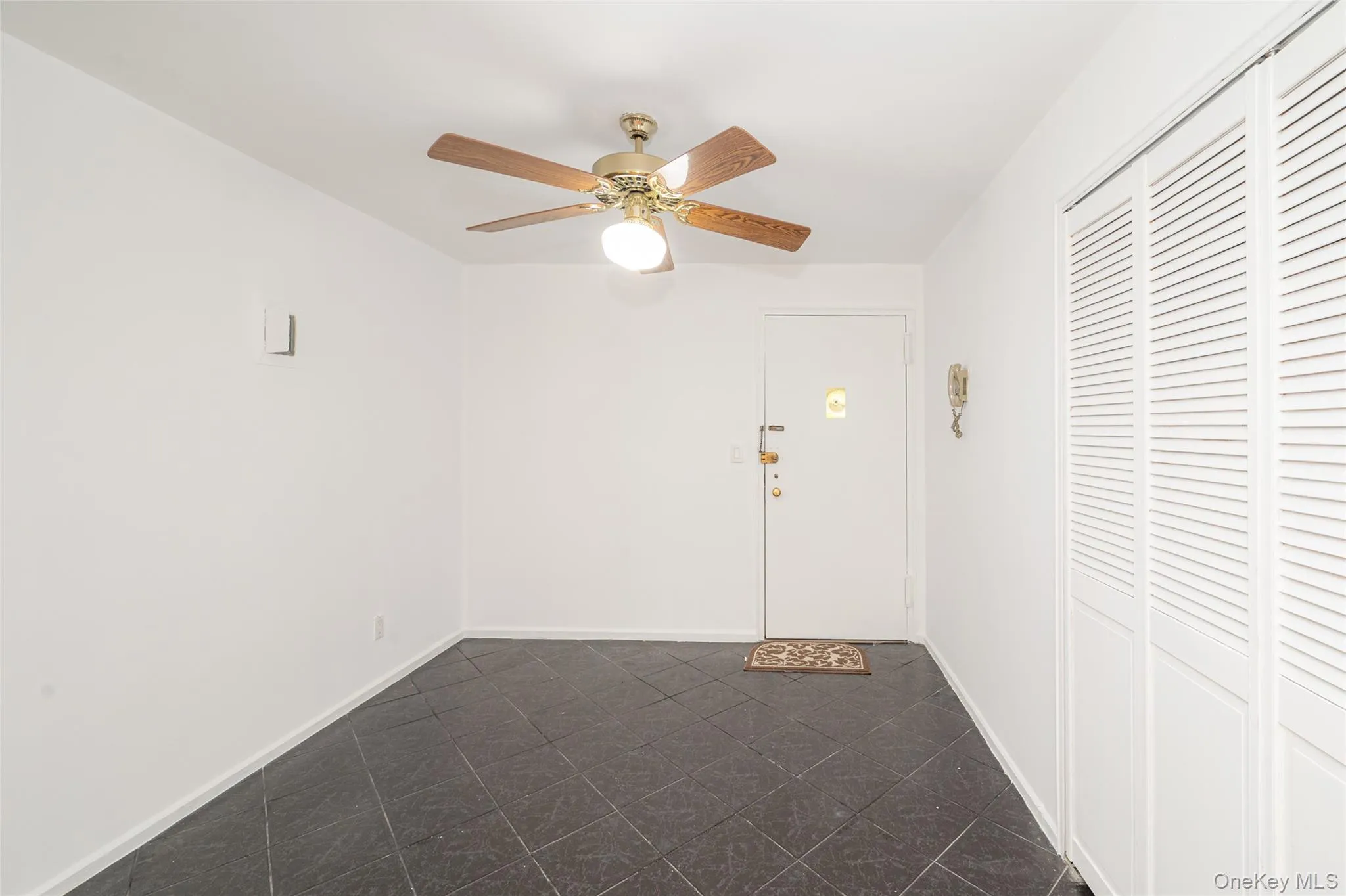 50 Brompton Road, North Hempstead, NY, 1 Bedroom Bedrooms, 4 Rooms Rooms,1 BathroomBathrooms,Residential,For Rent,Brompton,0,1008141 50 Brompton Road, North Hempstead, NY, 1 Bedroom Bedrooms, 4 Rooms Rooms,1 BathroomBathrooms,Residential,For Rent,Brompton,0,1008141