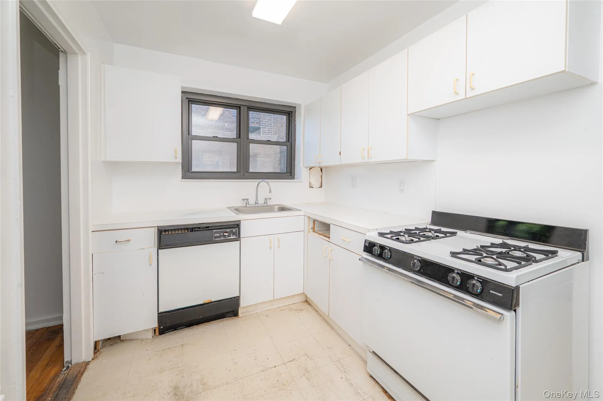 50 Brompton Road, North Hempstead, NY, 1 Bedroom Bedrooms, 4 Rooms Rooms,1 BathroomBathrooms,Residential,For Rent,Brompton,0,1008141 50 Brompton Road, North Hempstead, NY, 1 Bedroom Bedrooms, 4 Rooms Rooms,1 BathroomBathrooms,Residential,For Rent,Brompton,0,1008141