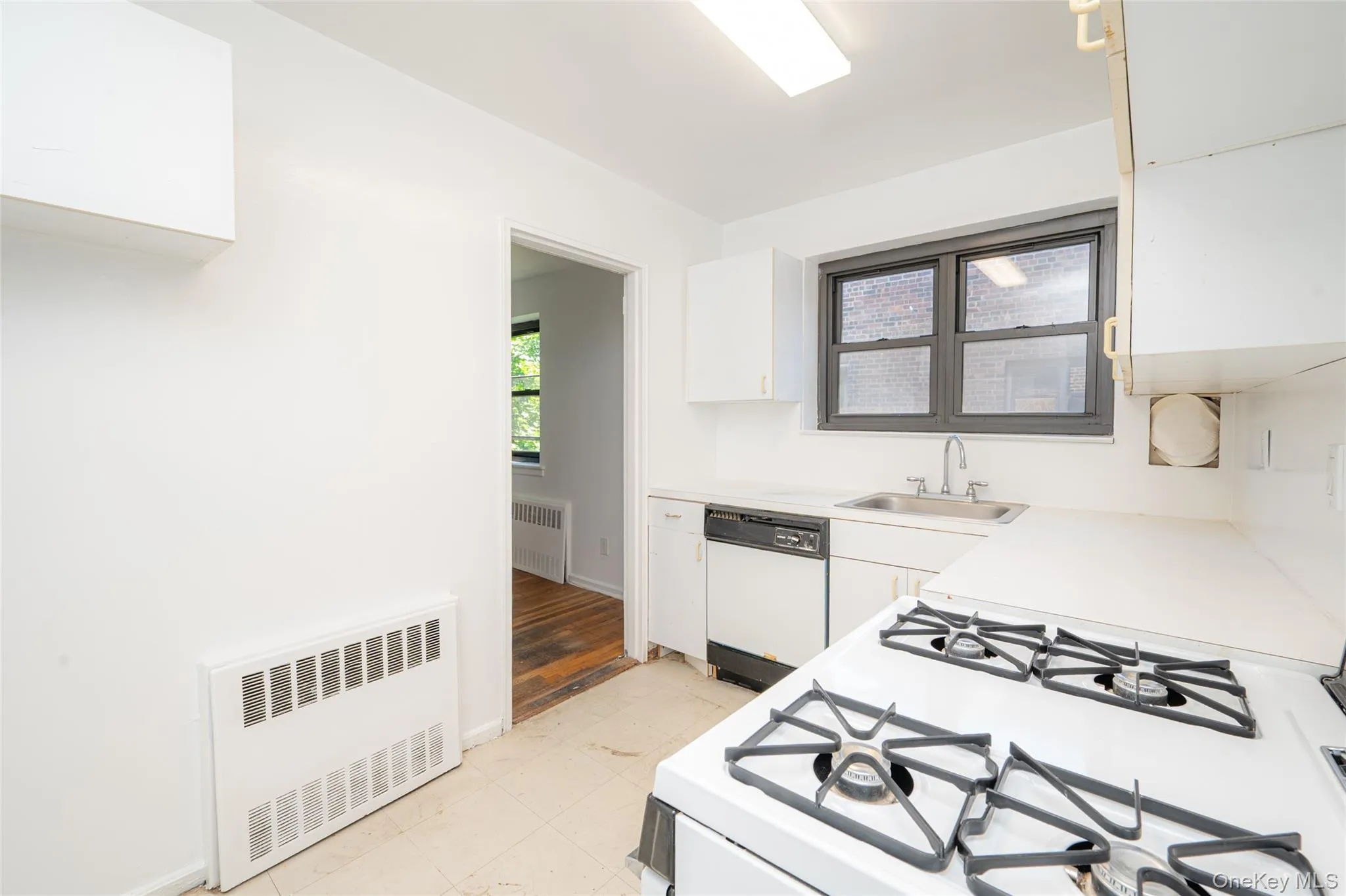 50 Brompton Road, North Hempstead, NY, 1 Bedroom Bedrooms, 4 Rooms Rooms,1 BathroomBathrooms,Residential,For Rent,Brompton,0,1008141 50 Brompton Road, North Hempstead, NY, 1 Bedroom Bedrooms, 4 Rooms Rooms,1 BathroomBathrooms,Residential,For Rent,Brompton,0,1008141
