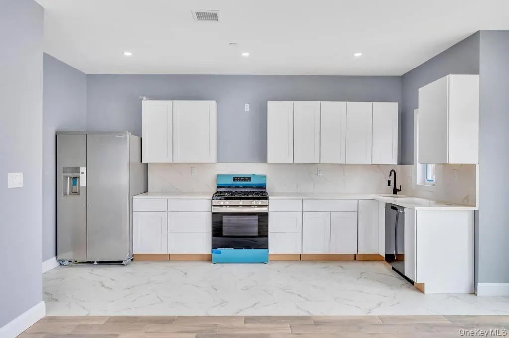 9 James Street, Hempstead, NY, 3 Bedrooms Bedrooms, 6 Rooms Rooms,2 BathroomsBathrooms,Residential,For Rent,James,0,1008148 9 James Street, Hempstead, NY, 3 Bedrooms Bedrooms, 6 Rooms Rooms,2 BathroomsBathrooms,Residential,For Rent,James,0,1008148
