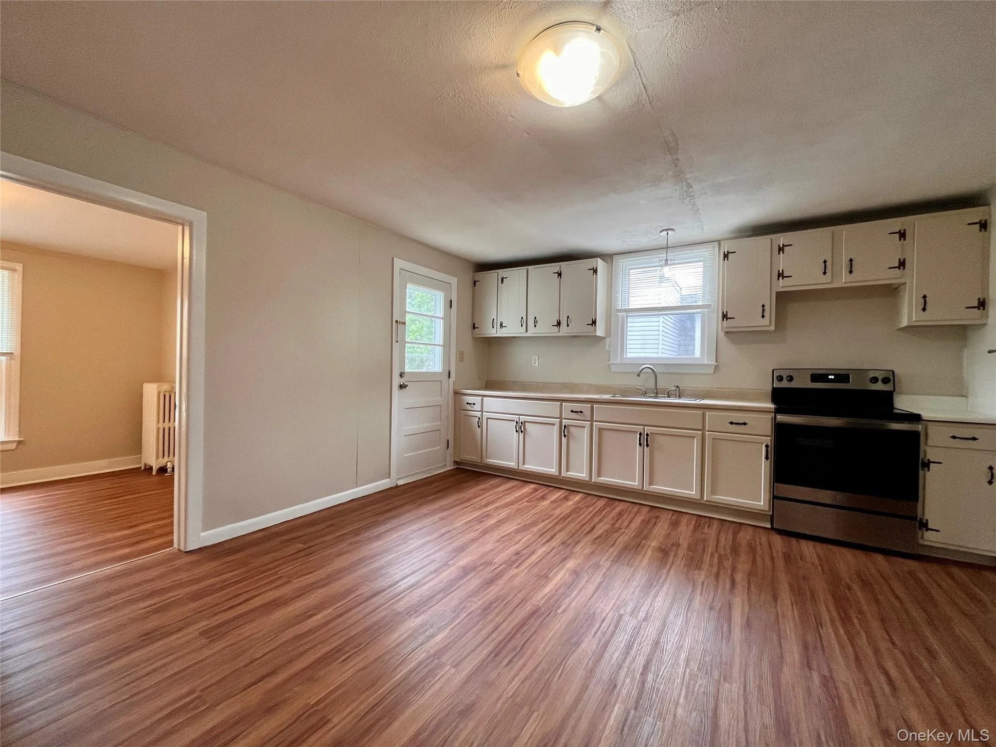 Large, oversize kitchen Large, oversize kitchen