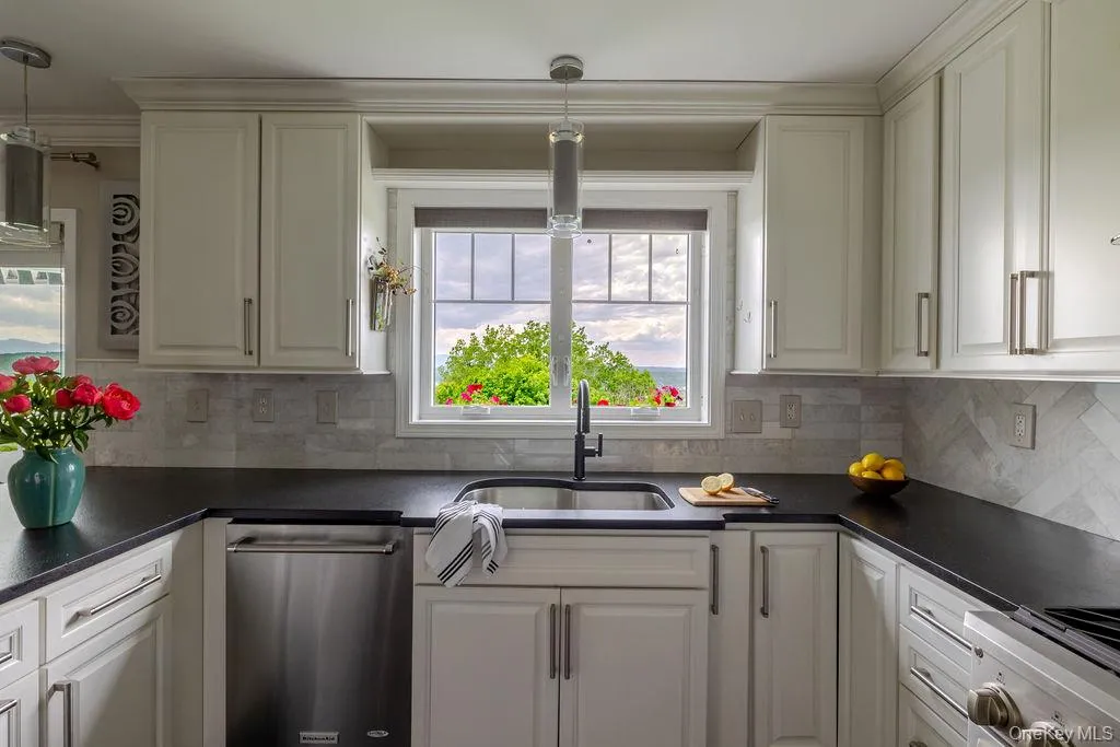 9 Van Winkle Road, Hudson, NY, 3 Bedrooms Bedrooms, 10 Rooms Rooms,3 BathroomsBathrooms,Residential,For Rent,Van Winkle,0,1008159 9 Van Winkle Road, Hudson, NY, 3 Bedrooms Bedrooms, 10 Rooms Rooms,3 BathroomsBathrooms,Residential,For Rent,Van Winkle,0,1008159