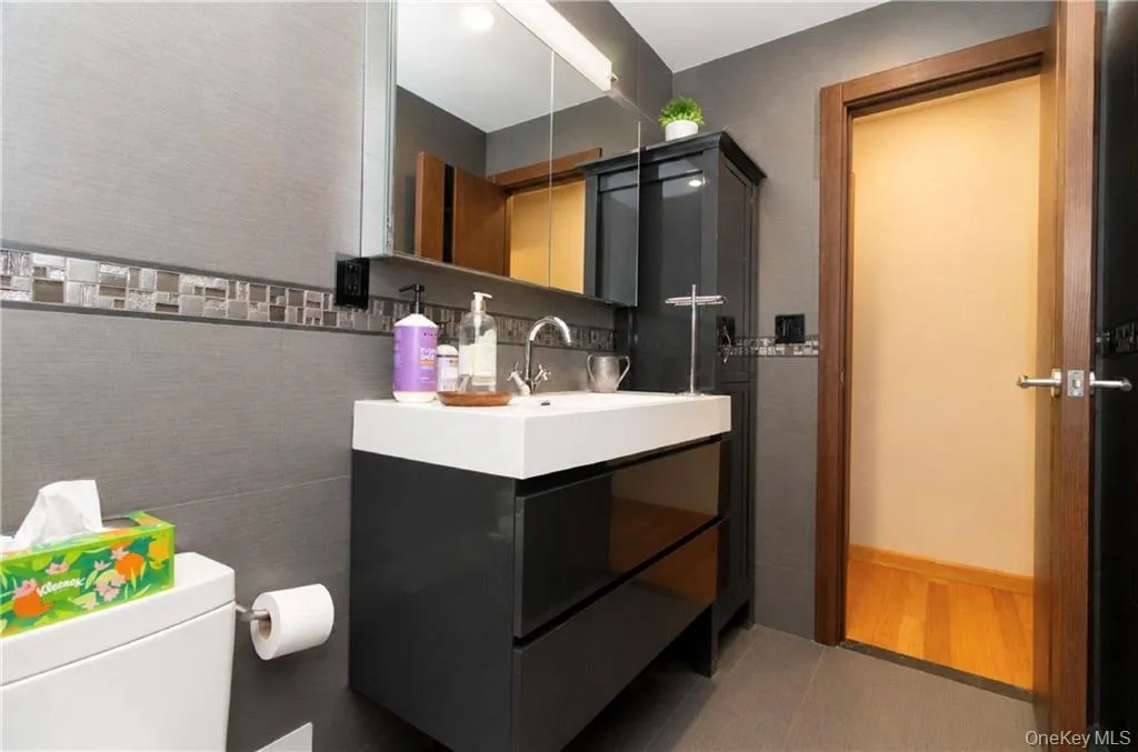 711 Montauk Court, New York, NY, 2 Bedrooms Bedrooms, 5 Rooms Rooms,1 BathroomBathrooms,Residential,For Rent,Montauk,0,1008165 711 Montauk Court, New York, NY, 2 Bedrooms Bedrooms, 5 Rooms Rooms,1 BathroomBathrooms,Residential,For Rent,Montauk,0,1008165
