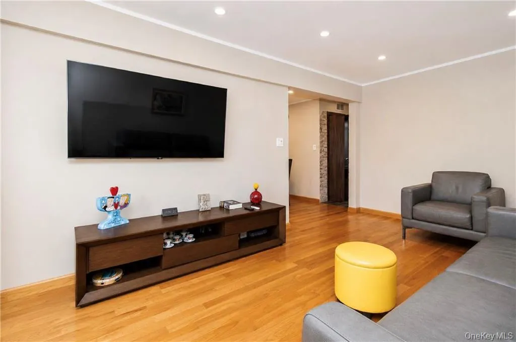 711 Montauk Court, New York, NY, 2 Bedrooms Bedrooms, 5 Rooms Rooms,1 BathroomBathrooms,Residential,For Rent,Montauk,0,1008165 711 Montauk Court, New York, NY, 2 Bedrooms Bedrooms, 5 Rooms Rooms,1 BathroomBathrooms,Residential,For Rent,Montauk,0,1008165