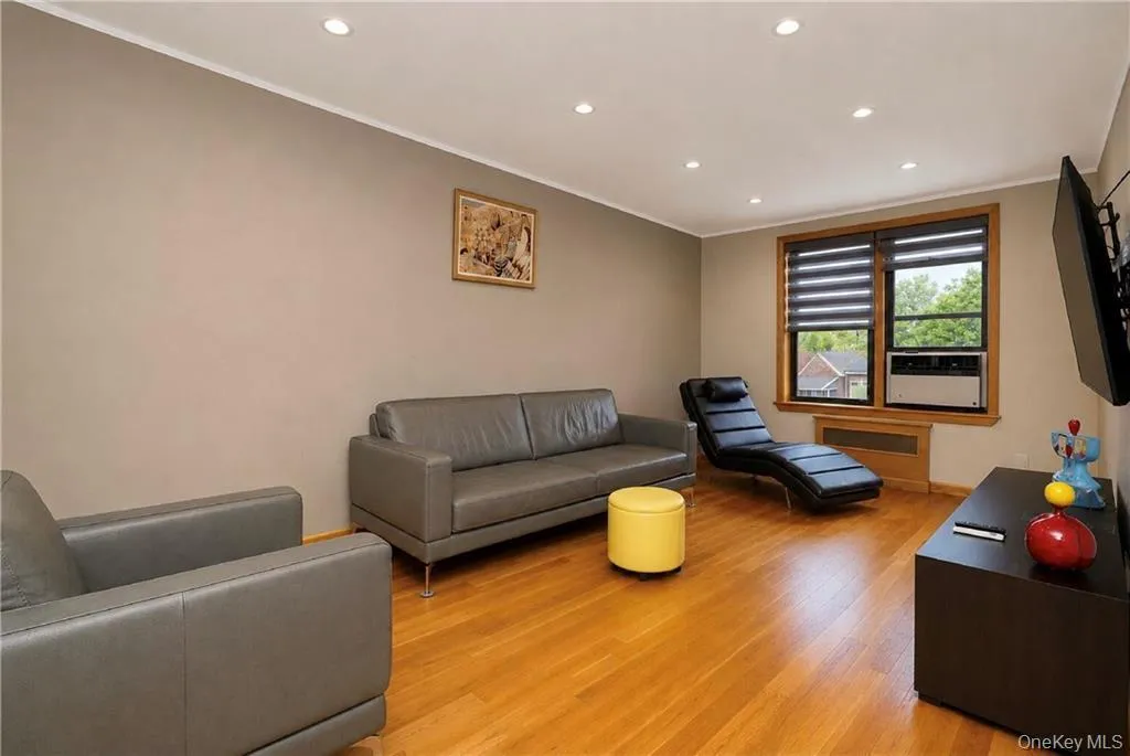 711 Montauk Court, New York, NY, 2 Bedrooms Bedrooms, 5 Rooms Rooms,1 BathroomBathrooms,Residential,For Rent,Montauk,0,1008165 711 Montauk Court, New York, NY, 2 Bedrooms Bedrooms, 5 Rooms Rooms,1 BathroomBathrooms,Residential,For Rent,Montauk,0,1008165