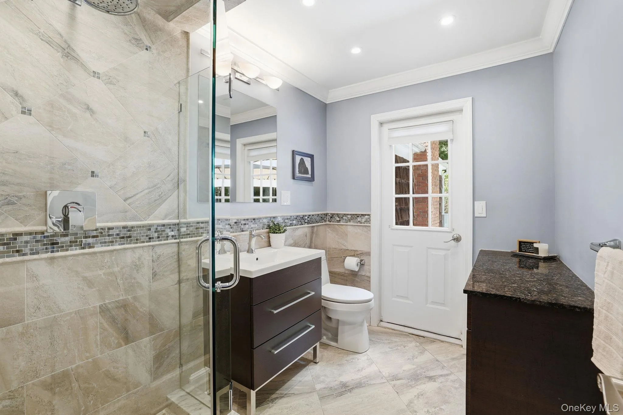 Perfectly located for both indoor and outdoor pool use! Perfectly located for both indoor and outdoor pool use!