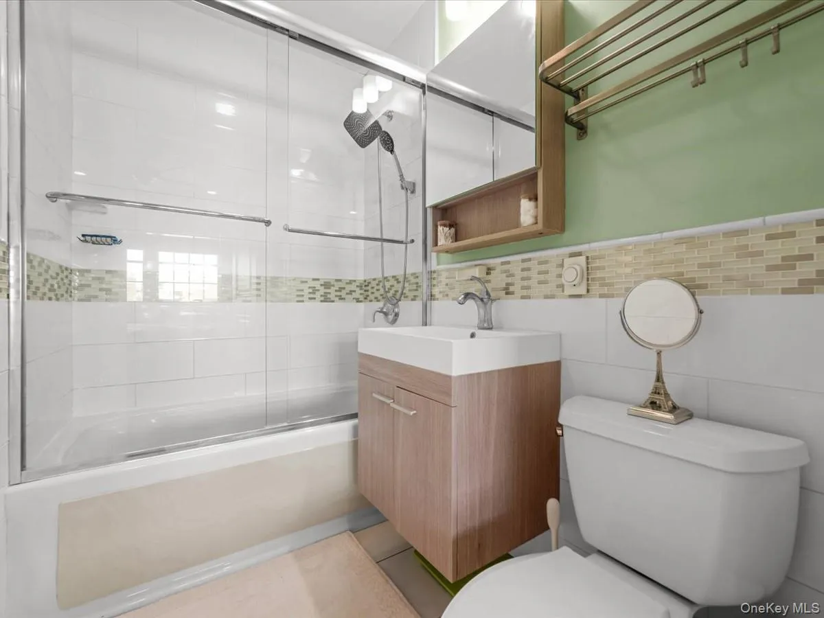 2519 35th Street, New York, NY, 1 Bedroom Bedrooms, 4 Rooms Rooms,1 BathroomBathrooms,Residential,For Rent,35th,0,1008174 2519 35th Street, New York, NY, 1 Bedroom Bedrooms, 4 Rooms Rooms,1 BathroomBathrooms,Residential,For Rent,35th,0,1008174