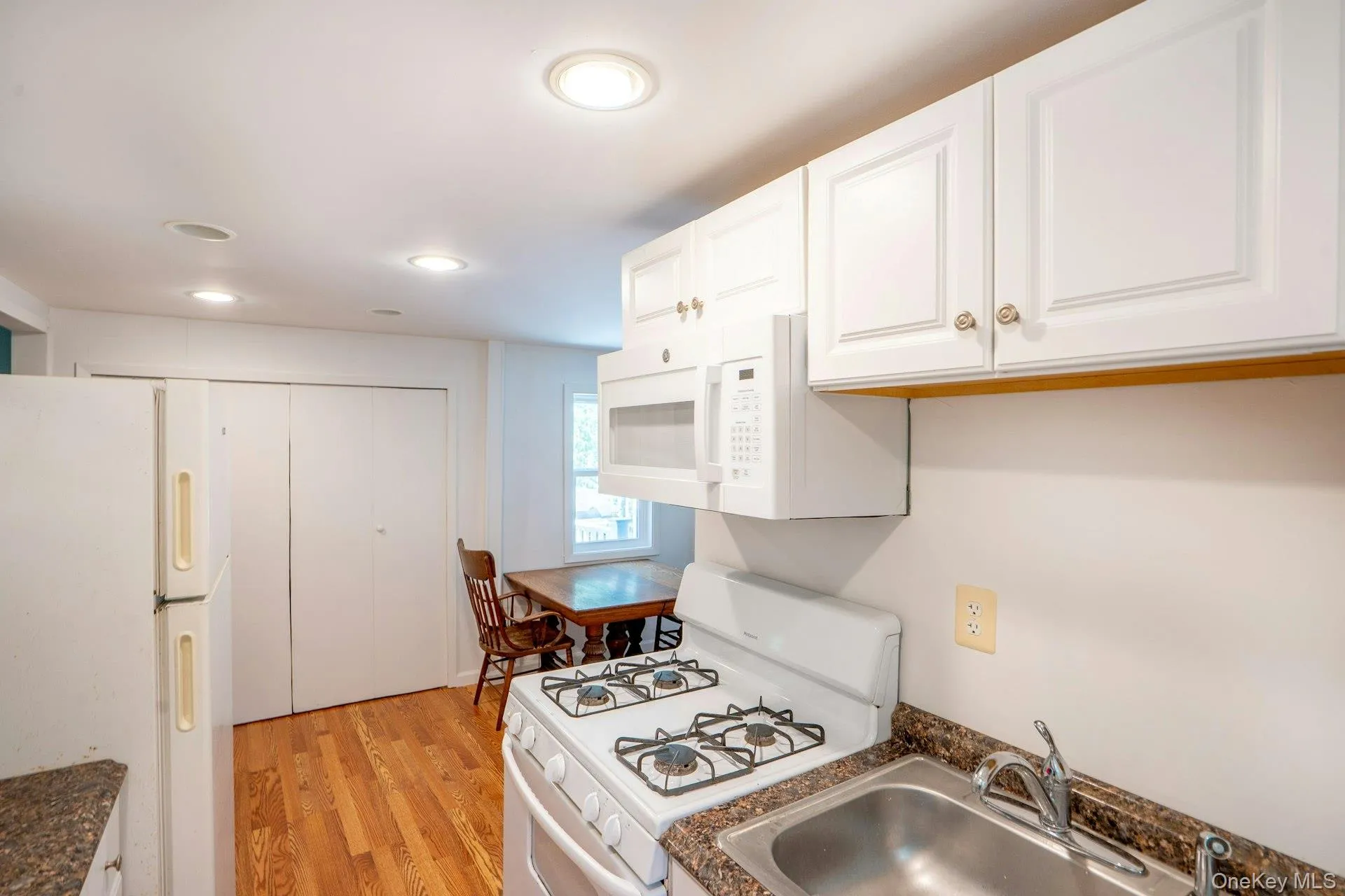 156 Washington Heights Avenue, Southampton, NY, 2 Bedrooms Bedrooms, 6 Rooms Rooms,2 BathroomsBathrooms,Residential,For Rent,Washington Heights,0,KEY1008184 156 Washington Heights Avenue, Southampton, NY, 2 Bedrooms Bedrooms, 6 Rooms Rooms,2 BathroomsBathrooms,Residential,For Rent,Washington Heights,0,KEY1008184