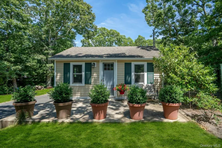 156 Washington Heights Avenue, Southampton, New York 11946