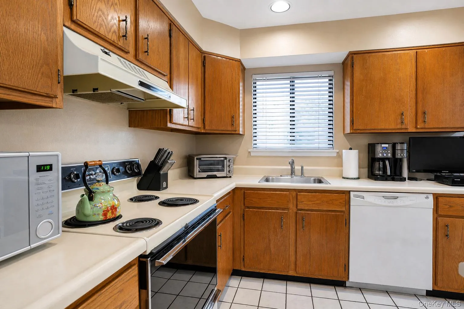 65 Cottonwood Court, Hempstead, NY, 2 Bedrooms Bedrooms, 6 Rooms Rooms,1 BathroomBathrooms,Residential,For Rent,Cottonwood,0,1008190 65 Cottonwood Court, Hempstead, NY, 2 Bedrooms Bedrooms, 6 Rooms Rooms,1 BathroomBathrooms,Residential,For Rent,Cottonwood,0,1008190