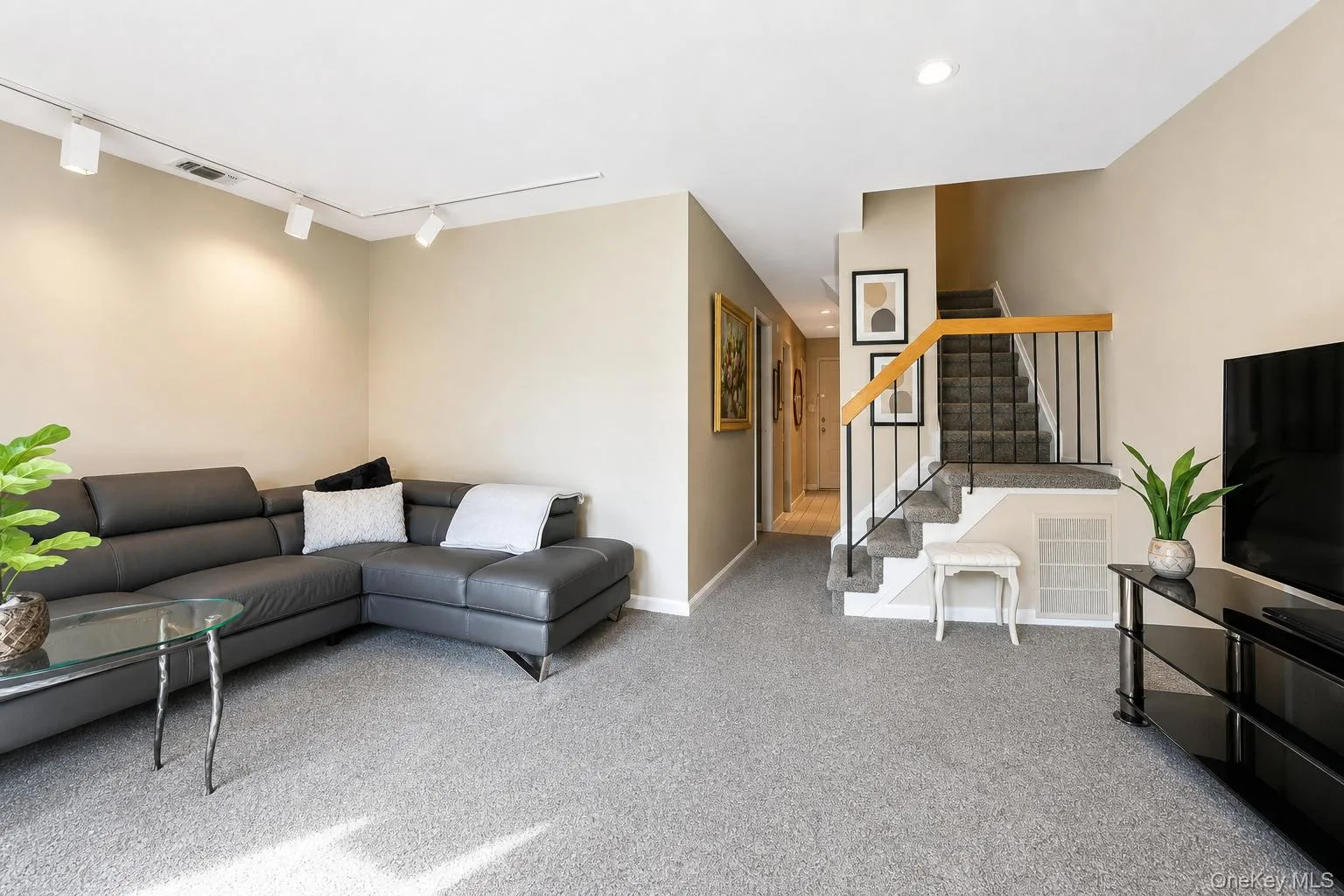65 Cottonwood Court, Hempstead, NY, 2 Bedrooms Bedrooms, 6 Rooms Rooms,1 BathroomBathrooms,Residential,For Rent,Cottonwood,0,1008190 65 Cottonwood Court, Hempstead, NY, 2 Bedrooms Bedrooms, 6 Rooms Rooms,1 BathroomBathrooms,Residential,For Rent,Cottonwood,0,1008190