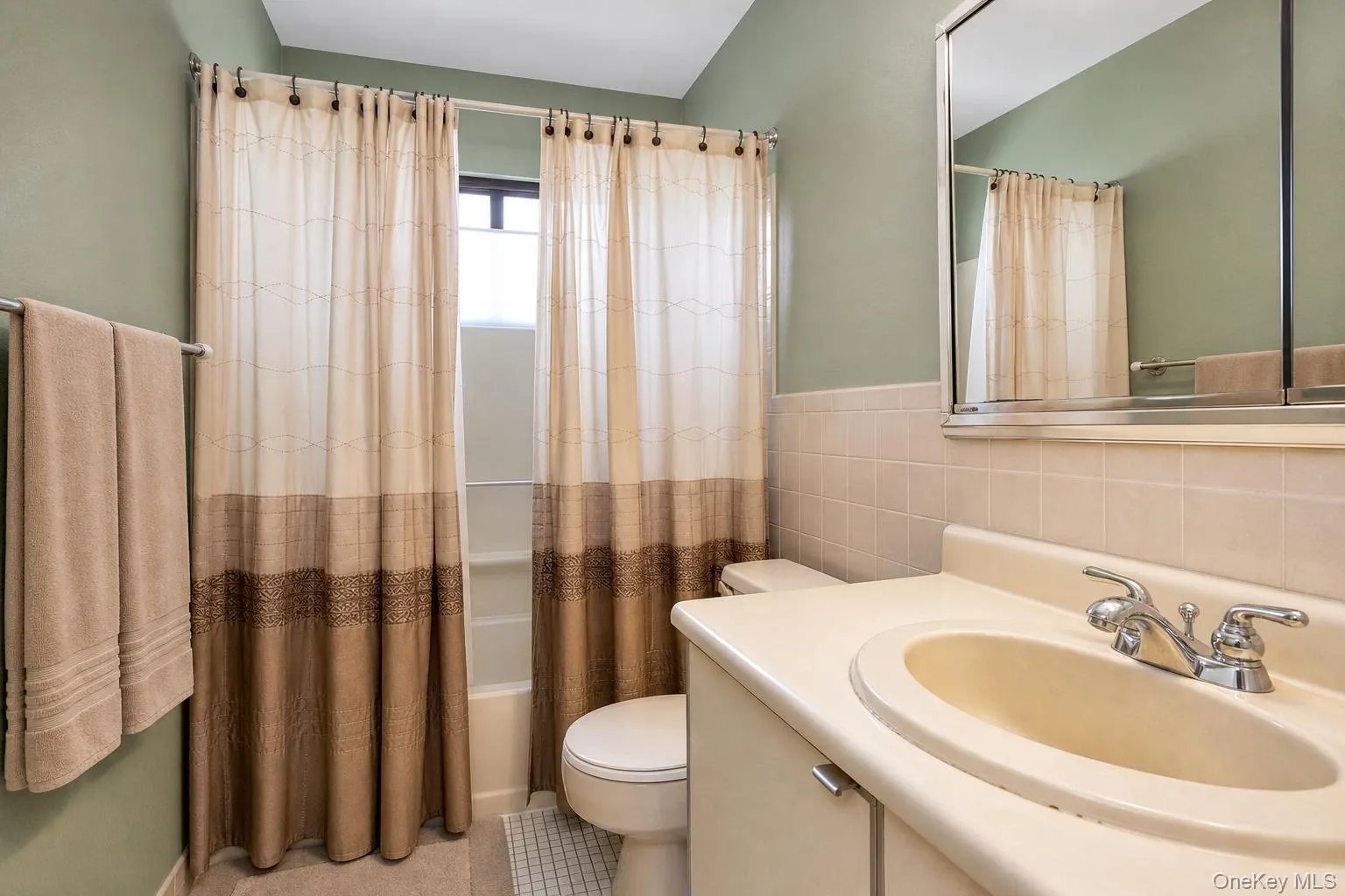 65 Cottonwood Court, Hempstead, NY, 2 Bedrooms Bedrooms, 6 Rooms Rooms,1 BathroomBathrooms,Residential,For Rent,Cottonwood,0,1008190 65 Cottonwood Court, Hempstead, NY, 2 Bedrooms Bedrooms, 6 Rooms Rooms,1 BathroomBathrooms,Residential,For Rent,Cottonwood,0,1008190