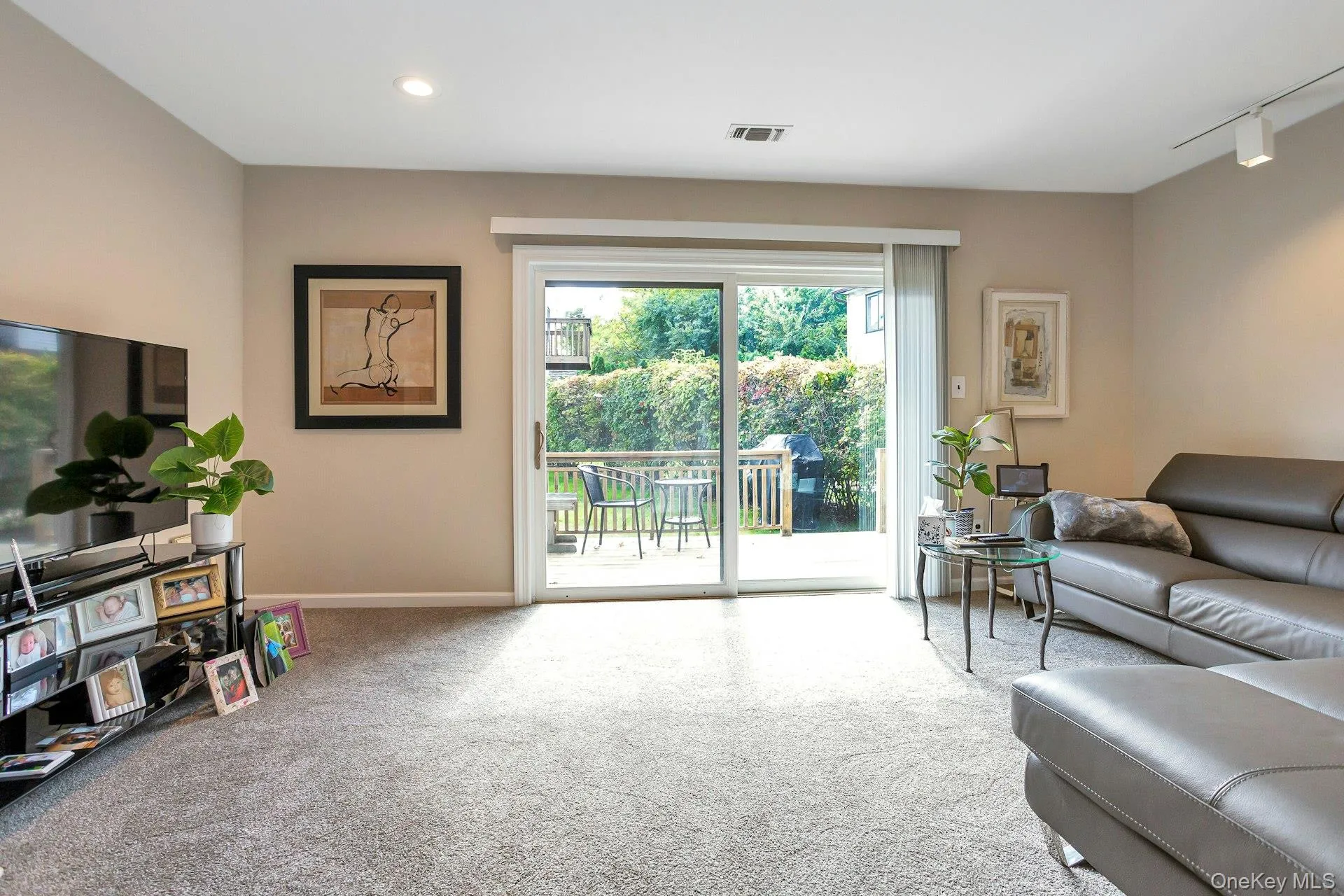 65 Cottonwood Court, Hempstead, NY, 2 Bedrooms Bedrooms, 6 Rooms Rooms,1 BathroomBathrooms,Residential,For Rent,Cottonwood,0,1008190 65 Cottonwood Court, Hempstead, NY, 2 Bedrooms Bedrooms, 6 Rooms Rooms,1 BathroomBathrooms,Residential,For Rent,Cottonwood,0,1008190