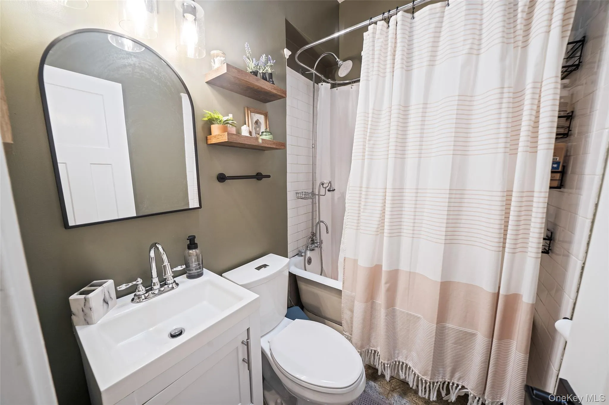 191 Grove Street, Brookhaven, NY, 3 Bedrooms Bedrooms, 6 Rooms Rooms,1 BathroomBathrooms,Residential,For Rent,Grove,0,1008208 191 Grove Street, Brookhaven, NY, 3 Bedrooms Bedrooms, 6 Rooms Rooms,1 BathroomBathrooms,Residential,For Rent,Grove,0,1008208