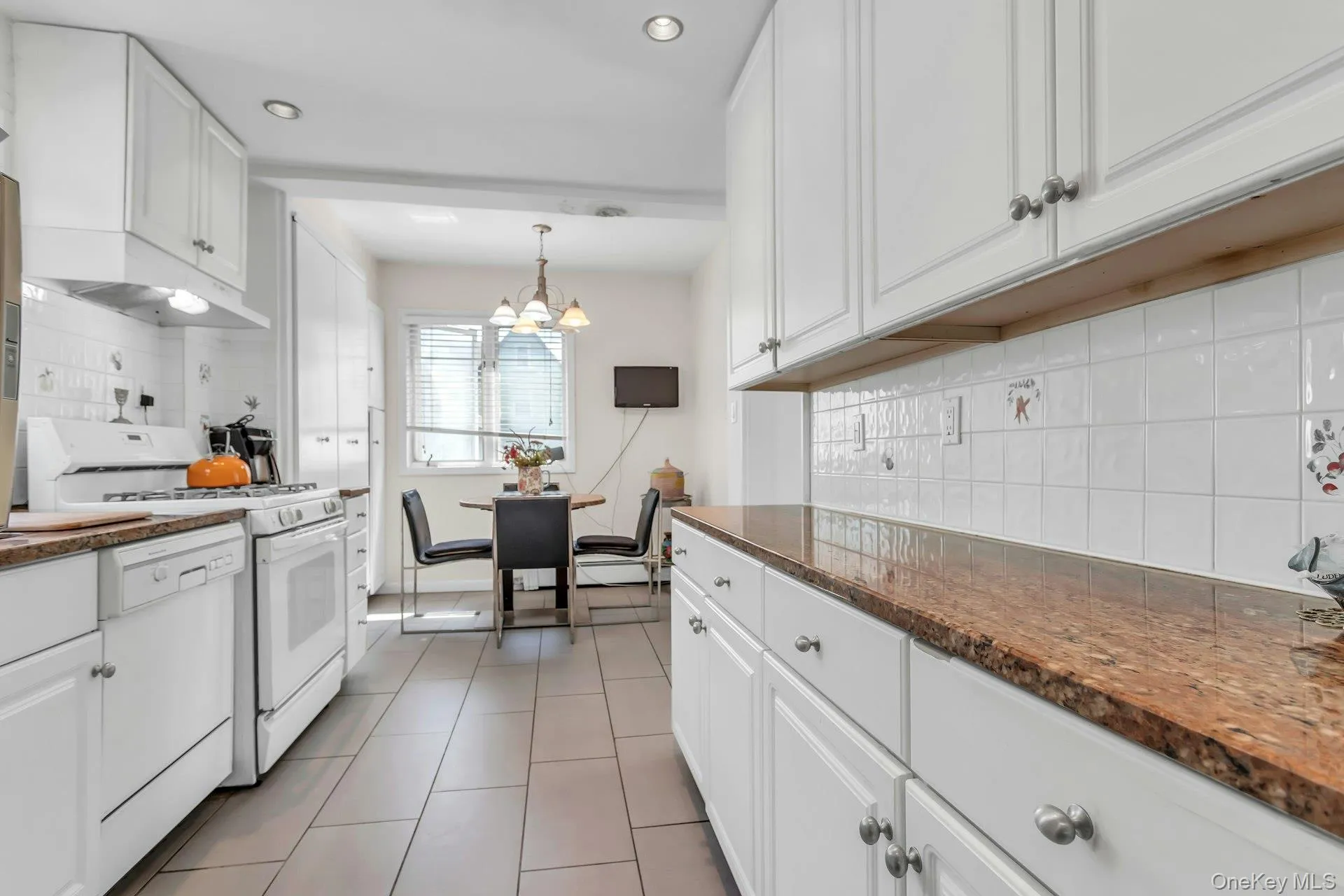 4612 Fayette Place, North Hempstead, NY, 3 Bedrooms Bedrooms, 8 Rooms Rooms,1 BathroomBathrooms,Residential,For Rent,Fayette,0,1008215 4612 Fayette Place, North Hempstead, NY, 3 Bedrooms Bedrooms, 8 Rooms Rooms,1 BathroomBathrooms,Residential,For Rent,Fayette,0,1008215