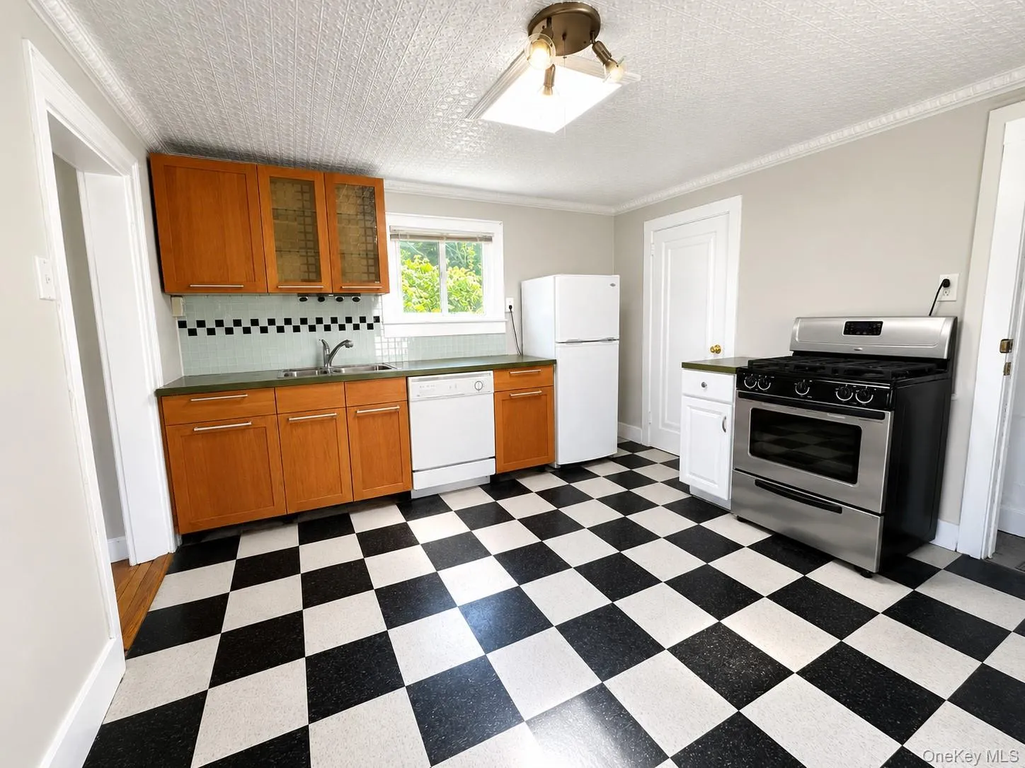 42 Summit Street, Orangetown, NY, 1 Bedroom Bedrooms, 3 Rooms Rooms,1 BathroomBathrooms,Residential Lease,For Rent,Summit,0,1008217 42 Summit Street, Orangetown, NY, 1 Bedroom Bedrooms, 3 Rooms Rooms,1 BathroomBathrooms,Residential Lease,For Rent,Summit,0,1008217