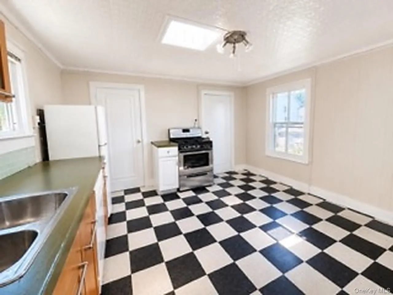 42 Summit Street, Orangetown, NY, 1 Bedroom Bedrooms, 3 Rooms Rooms,1 BathroomBathrooms,Residential Lease,For Rent,Summit,0,1008217 42 Summit Street, Orangetown, NY, 1 Bedroom Bedrooms, 3 Rooms Rooms,1 BathroomBathrooms,Residential Lease,For Rent,Summit,0,1008217