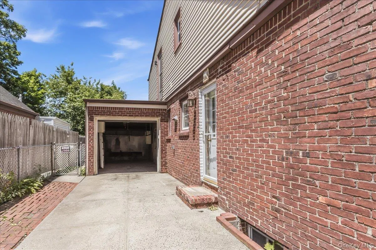 588 Adams Avenue, Hempstead, NY, 5 Bedrooms Bedrooms, 8 Rooms Rooms,2 BathroomsBathrooms,Residential,For Rent,Adams,0,1008228 588 Adams Avenue, Hempstead, NY, 5 Bedrooms Bedrooms, 8 Rooms Rooms,2 BathroomsBathrooms,Residential,For Rent,Adams,0,1008228