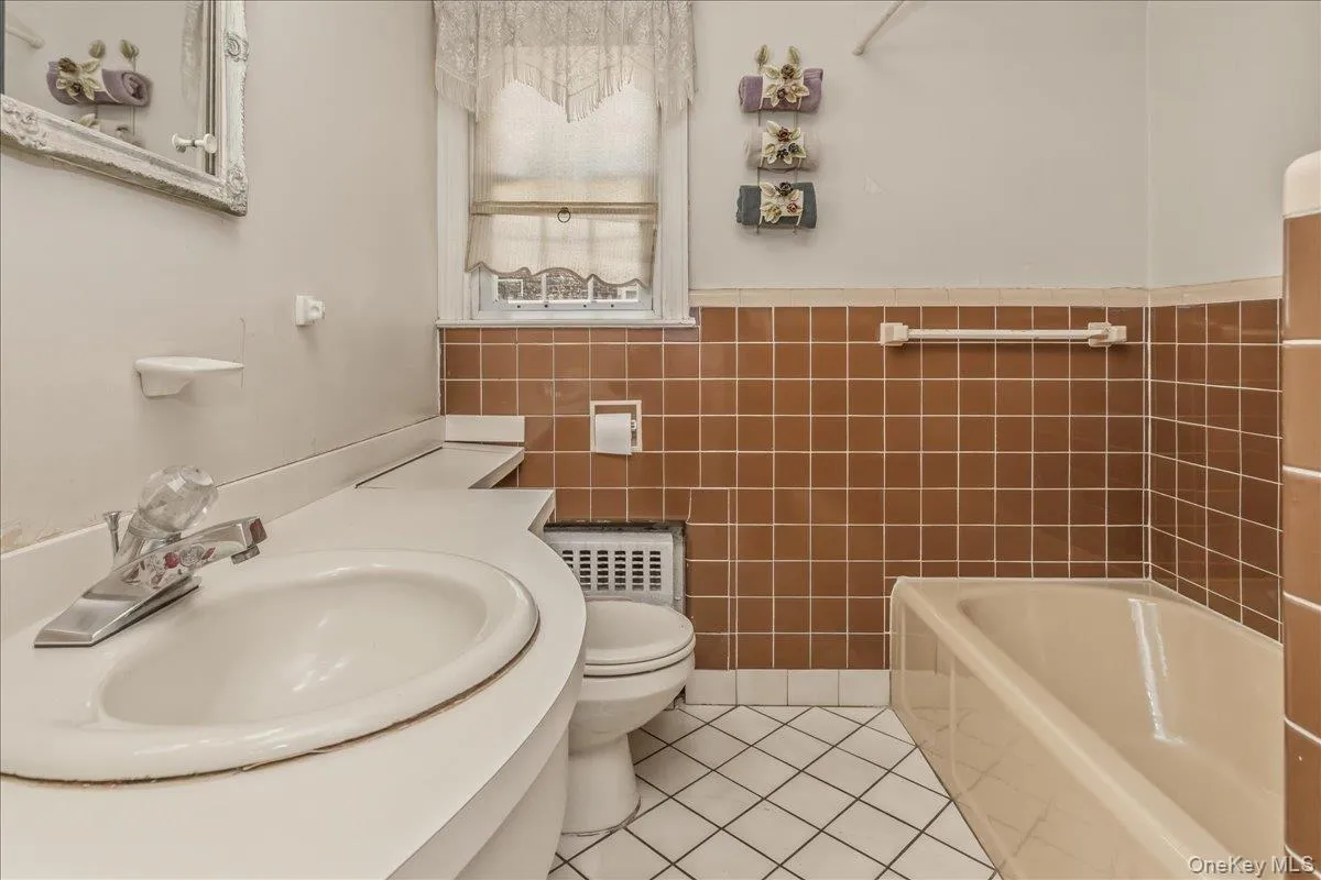 588 Adams Avenue, Hempstead, NY, 5 Bedrooms Bedrooms, 8 Rooms Rooms,2 BathroomsBathrooms,Residential,For Rent,Adams,0,1008228 588 Adams Avenue, Hempstead, NY, 5 Bedrooms Bedrooms, 8 Rooms Rooms,2 BathroomsBathrooms,Residential,For Rent,Adams,0,1008228