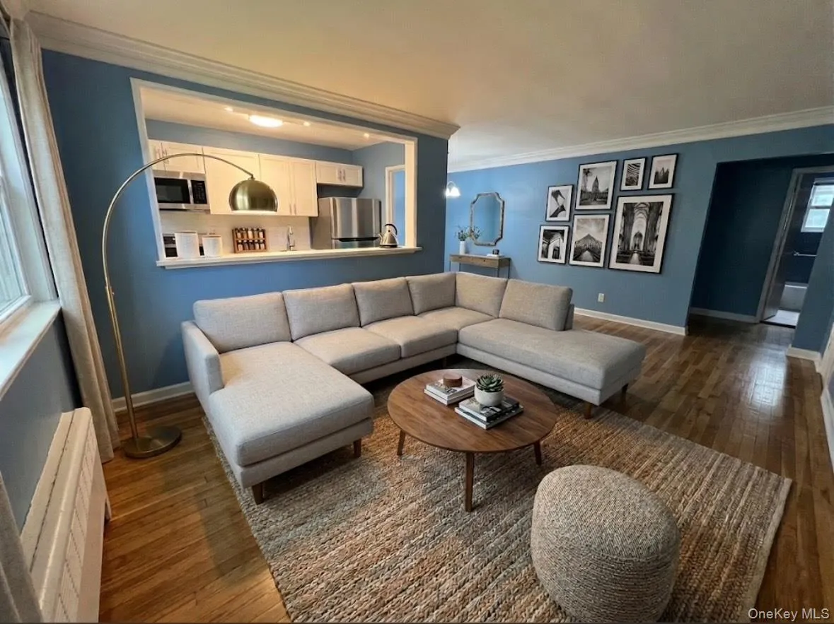 Living RoomVirtually Staged Living RoomVirtually Staged