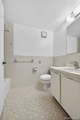 800 Willis Avenue, North Hempstead, NY, 1 Bedroom Bedrooms, 2 Rooms Rooms,1 BathroomBathrooms,Residential,For Rent,Willis,0,1008235 800 Willis Avenue, North Hempstead, NY, 1 Bedroom Bedrooms, 2 Rooms Rooms,1 BathroomBathrooms,Residential,For Rent,Willis,0,1008235